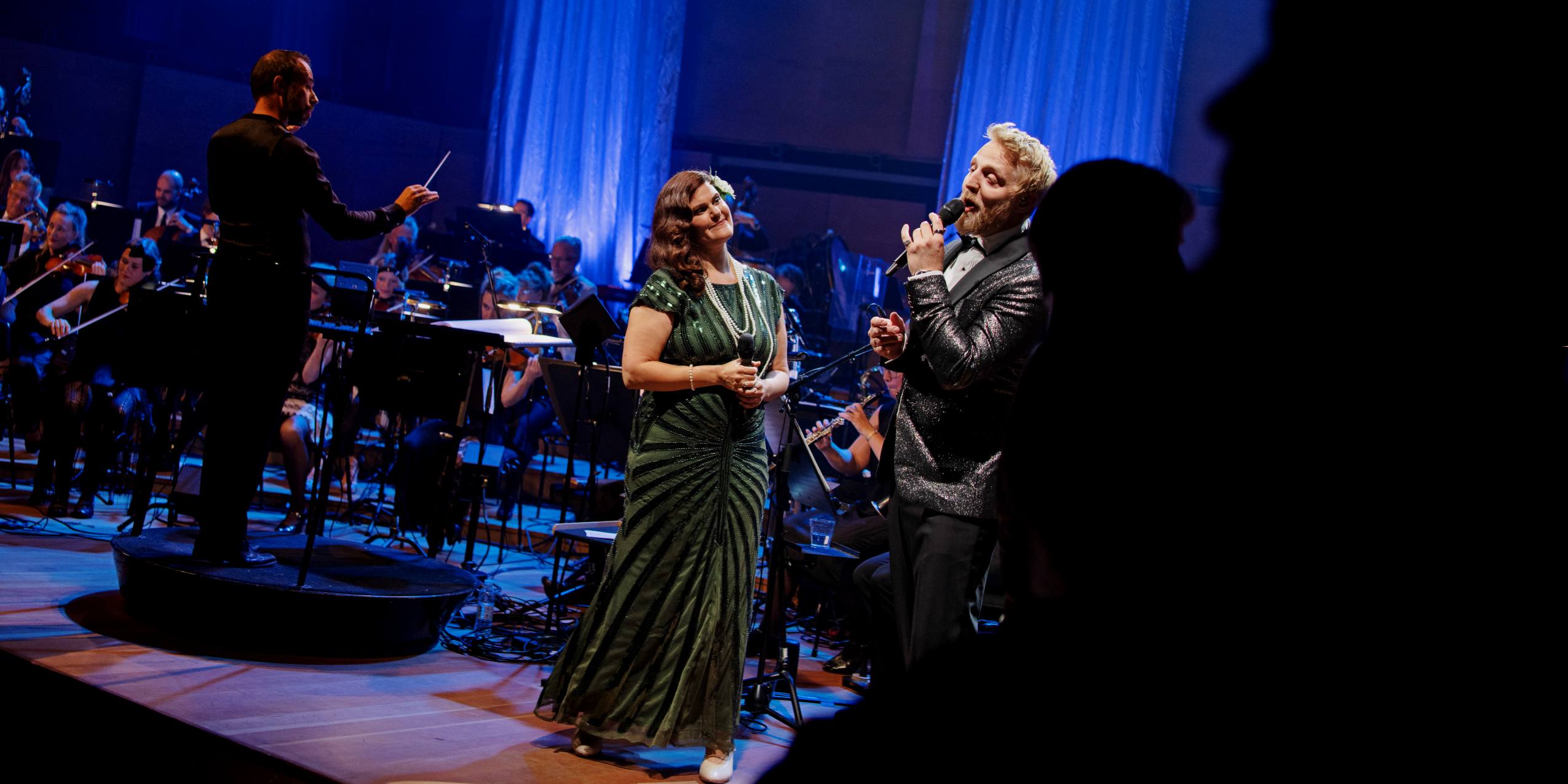 Vært og solist til Ballroom Dreams