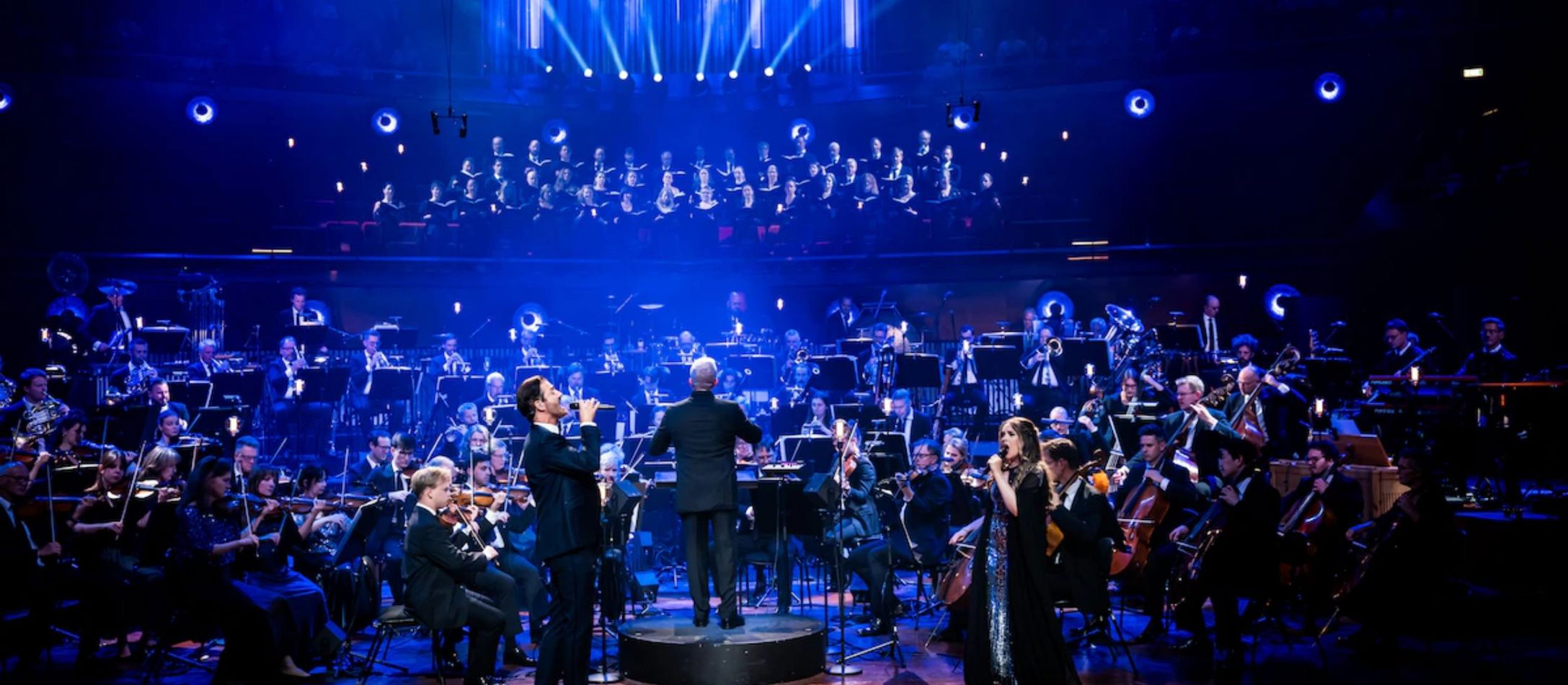 DR Symfoniorkestret og sanger Oliver Tompsett til Sports in Symphony i DR Koncerthuset.