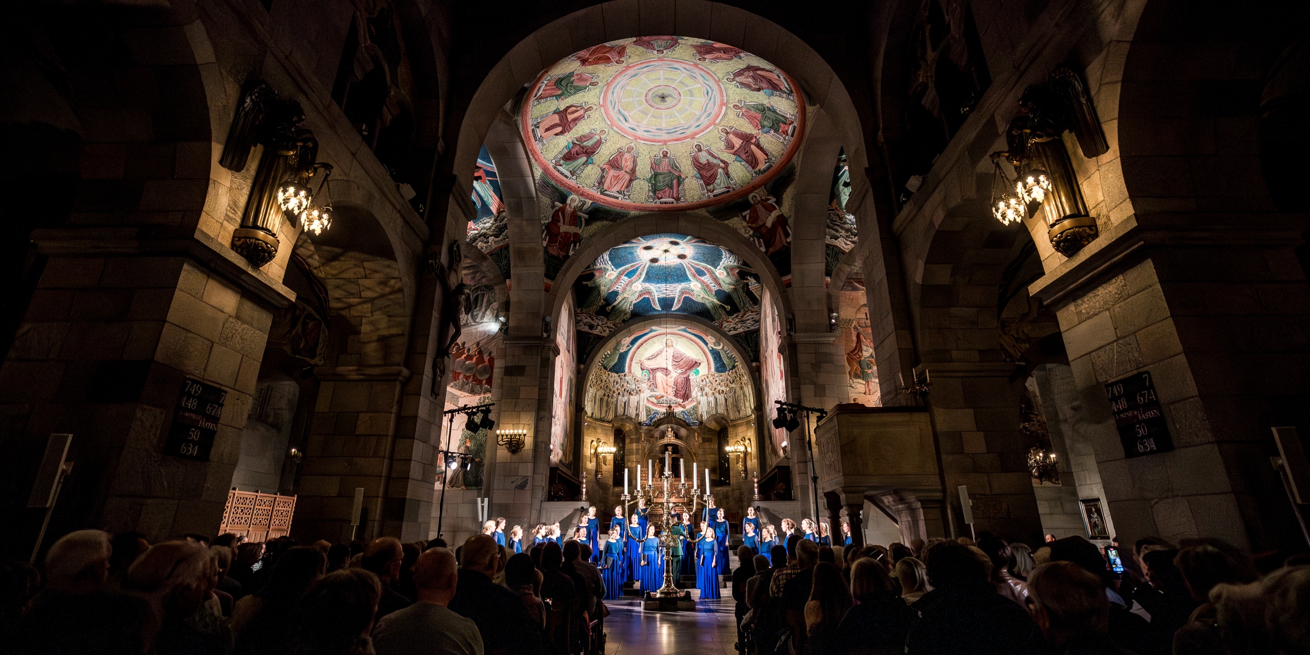 DR Pigekoret i kirke