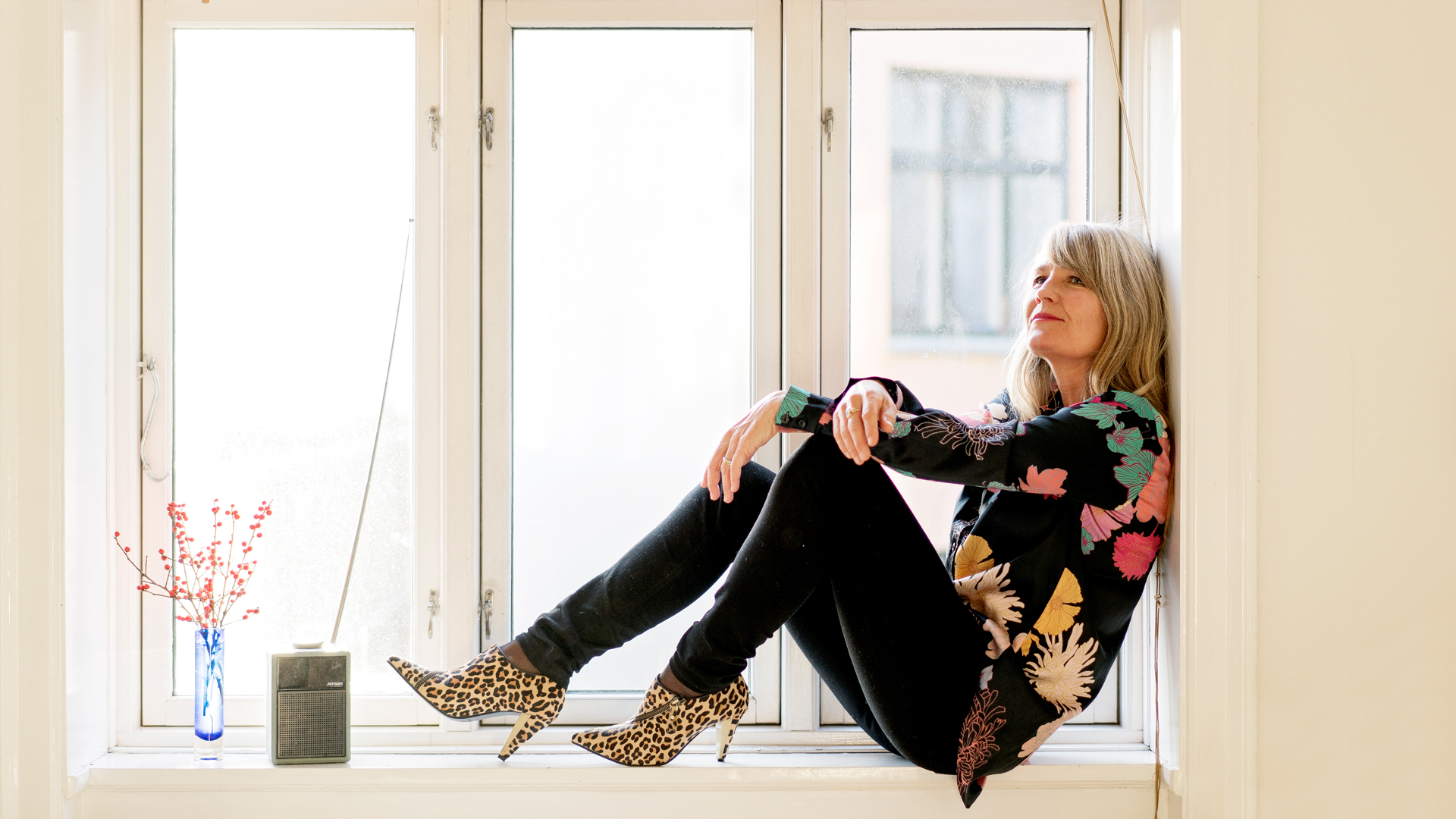 Minna Grooss sætter en ære i at spille musik fra fjerne egne af verden. Det er et sprog til at nedbryde fordomme, mener hun.