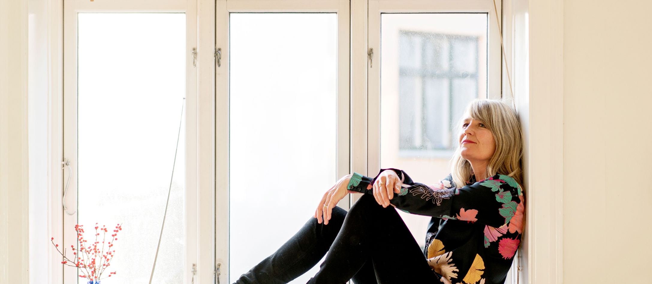 Minna Grooss sætter en ære i at spille musik fra fjerne egne af verden. Det er et sprog til at nedbryde fordomme, mener hun.